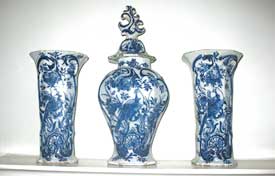set of Delft vases & Urn