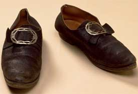 Colonial men's shoes & buckles